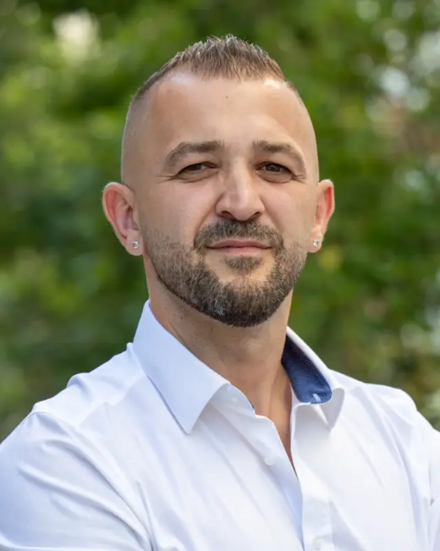 Nik Musaj, Eidg. Dipl. Elektroinstallateur bei der Elektro LL GmbH